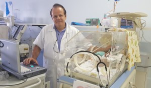 Dr. Paulo R. Margotto-Realizando Ecografias transfontanelares na Unidade de Neonatologia do HMIB/SES/DF(31/1/2019)