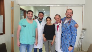 Drs. Geane e Paulo R. Margotto com os Residentes da Unidade de Neonatologia do HMIB: Igor, Borela  André) (5/2/2020)