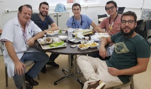 Almoço no Alojamento Conjunto: Dr. Paulo R. Margotto com os Doutorandos da Universidade Católica de Brasília, Leandro, Mário, Matheus e Lucas (à direita):3/9/2018  