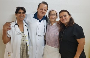 Drs. Rosângela Cândido, Paulo R. Margotto, (D. Helena) e Carla no Alojamento Conjunto do HMIB (19/12/2018)