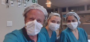 Drs. Paulo R. Margotto, Maria Eduarda Canelas e Deborah (UTI Neonatal do Hospital Santa Lúcia-25-8-2020)